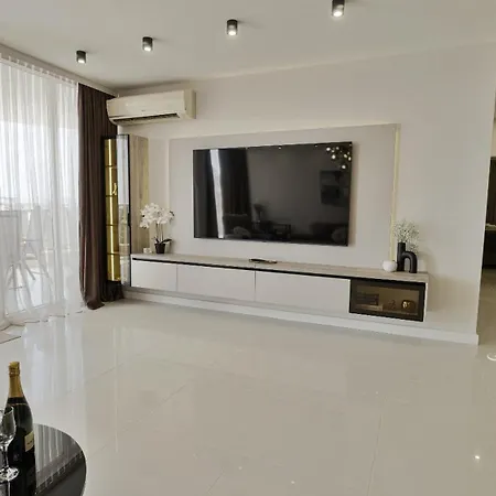 דירה Luxury Seaview Azzurro 5 בלצ'יק