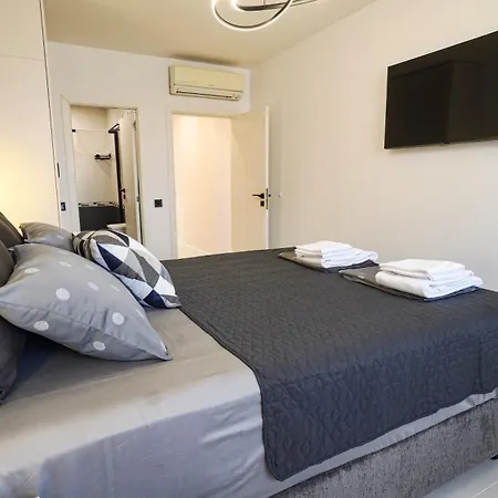 Luxury Seaview Azzurro 5 דירה *