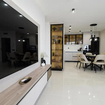 Luxury Seaview Azzurro 5 דירה בלצ'יק