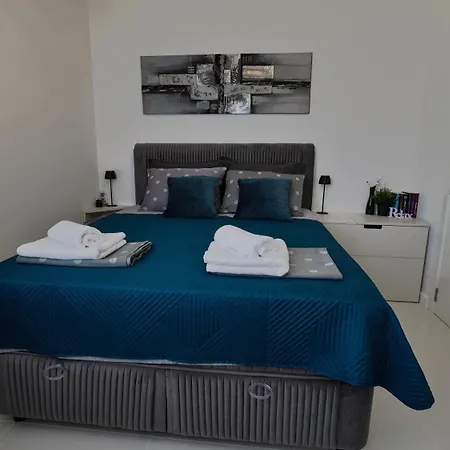 Luxury Seaview Azzurro 5 בלצ'יק